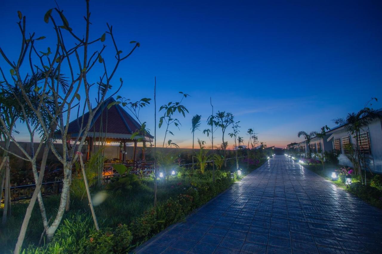 Ry'S Lotus Resort D'Angkor Siem Reap Buitenkant foto